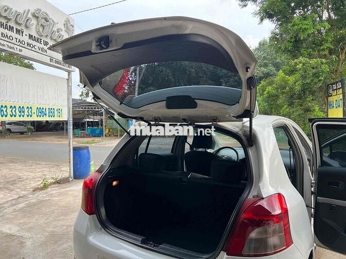 Toyota Yaris 2009 1.5 AT - 98000 km