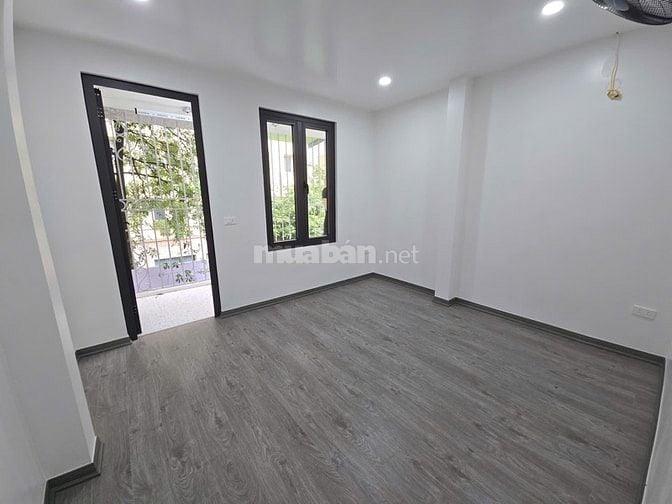 GẤP - BÁN CĂN HỘ TT PHỐ LINH LANG - KIM MÃ THƯỢNG- 95M - 3 THOÁNG 