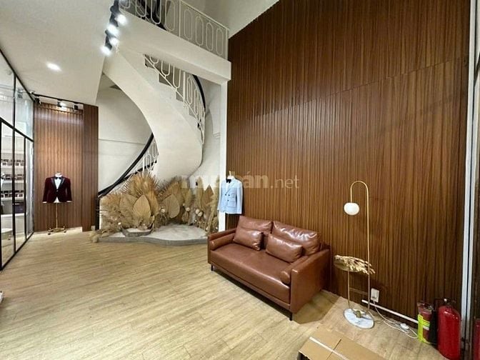 Cho thuê Nhà đẹp gần ngay nhà thờ Tân Định giữa trung tâm Quận 1 