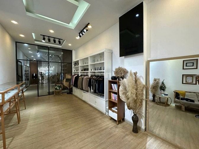 Cho thuê Nhà đẹp gần ngay nhà thờ Tân Định giữa trung tâm Quận 1 