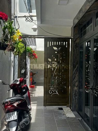 Bán nhà 304/4Q4 Trường Chinh, P13, Tân Bình, ngay chợ Hoàng Hoa Thám