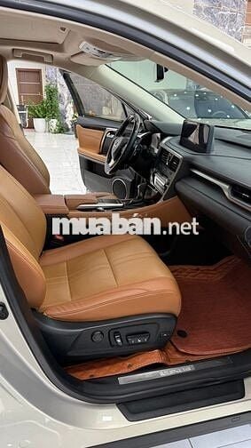 Xe vừa cập bên. Lexus RX300 2020, biển Hà Nội.