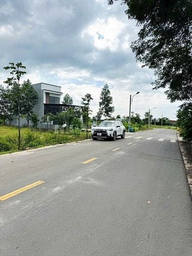 CẦN BÁN GẤP 2 LÔ LIỀN KỀ DẦU TIẾNG - BÌNH DƯƠNG