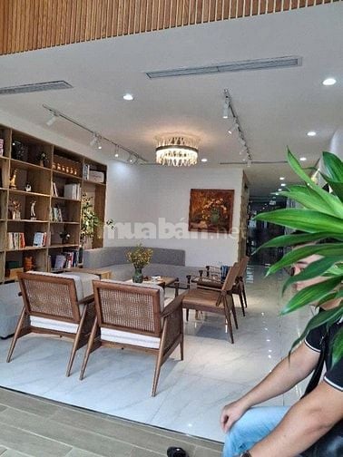 Bán nhà Nguyễn Văn Lộc 5 tầng, 108m2, ô tô tránh, kinh doanh. 32,5 tỷ