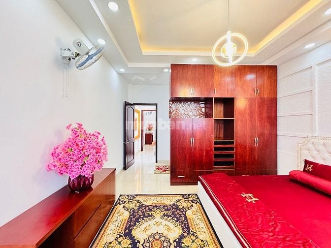 Bán nhà chính chủ ngang 4,5x15m trục đường nguyễn văn khối p8 gv