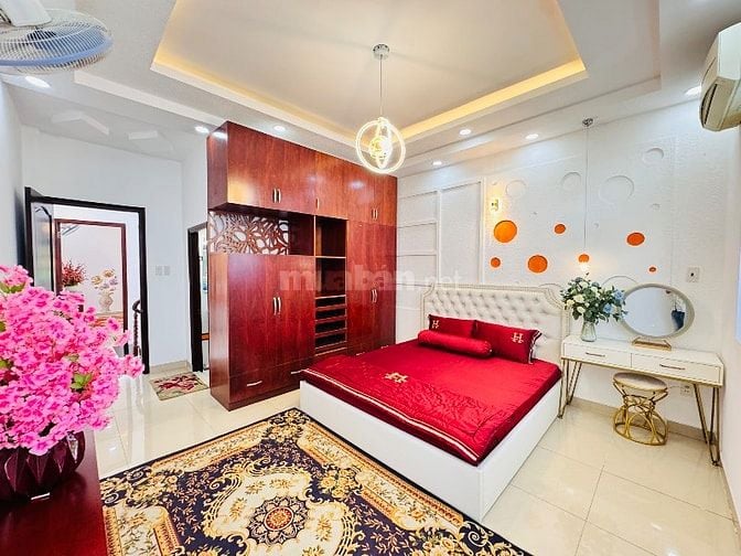 Bán nhà chính chủ ngang 4,5x15m trục đường nguyễn văn khối p8 gv