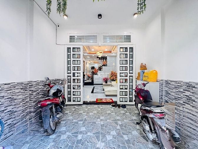 Bán nhà chính chủ ngang 4,5x15m trục đường nguyễn văn khối p8 gv
