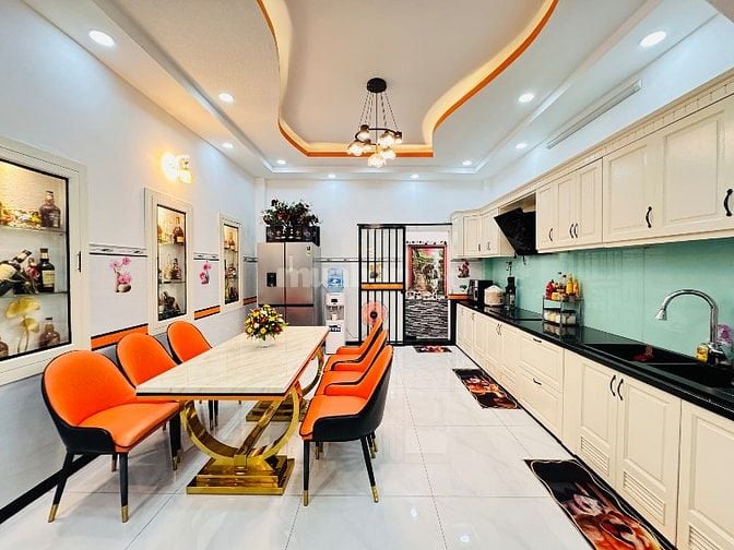Bán nhà chính chủ ngang 4,5x15m trục đường nguyễn văn khối p8 gv
