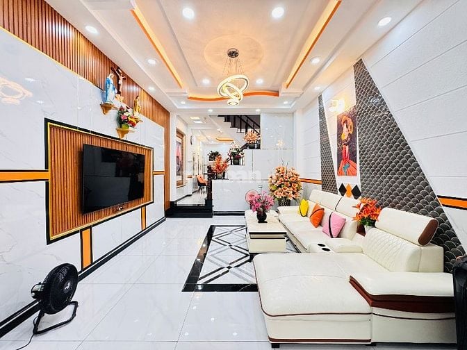 Bán nhà chính chủ ngang 4,5x15m trục đường nguyễn văn khối p8 gv