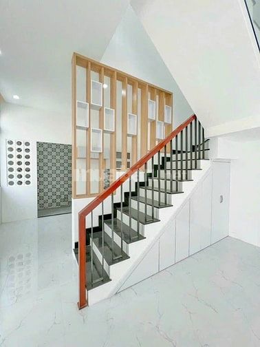 CẦN BÁN NHANH NHÀ NGAY CHỢ BÌNH CHÁNH, DIỆN TÍCH 100M2,  DỌN VÀO Ở NGA