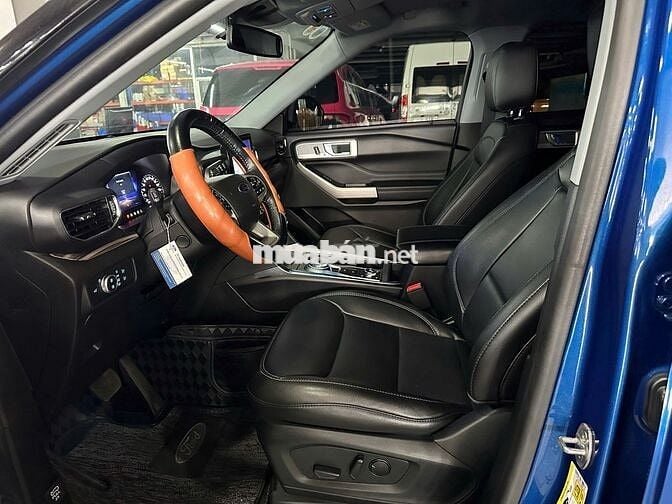 Ford Explorer Limited 2024, bảo hành 2026, vay 70%