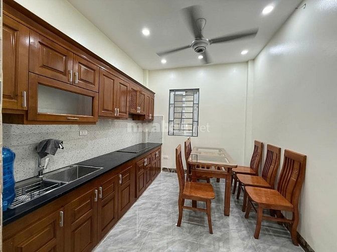 Hoàng Mai nhà 35× 5 Tầng giá 7,65 tỷ gần ô tô tránh
