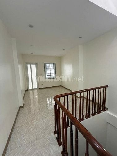 Hoàng Mai nhà 35× 5 Tầng giá 7,65 tỷ gần ô tô tránh