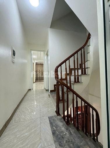 Hoàng Mai nhà 35× 5 Tầng giá 7,65 tỷ gần ô tô tránh