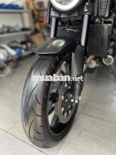 CB650R Black Edition biển Sài Gòn