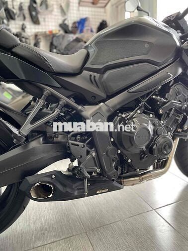 CB650R Black Edition biển Sài Gòn