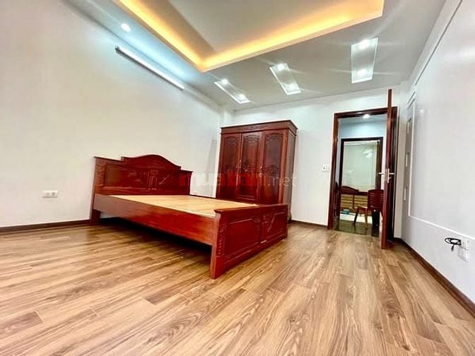 NHÀ THẠCH BÀN - LÔ GÓC - 5 TẦNG - NHÀ 2 THOÁNG CÒN MỚI - HƠN 7 TỶ