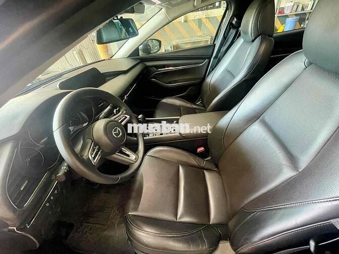 Mazda 3 2022 1.5L Luxury - 28000 km