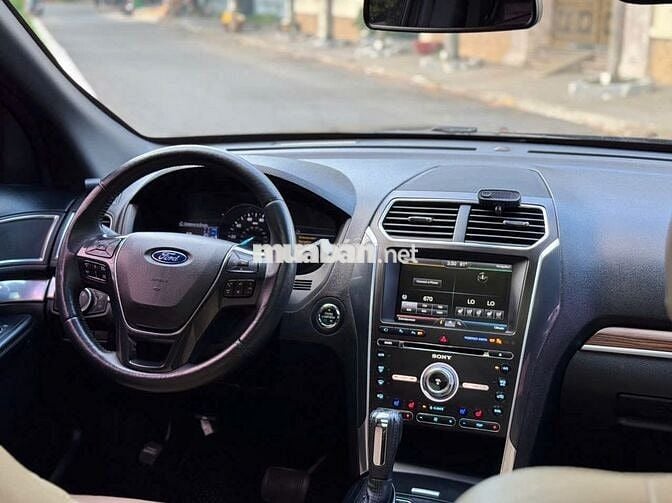 Explorer Limited EcoBoost bản Captain Seat