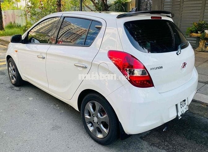 Hyundai i20 2011 1.4 AT - 62000 km