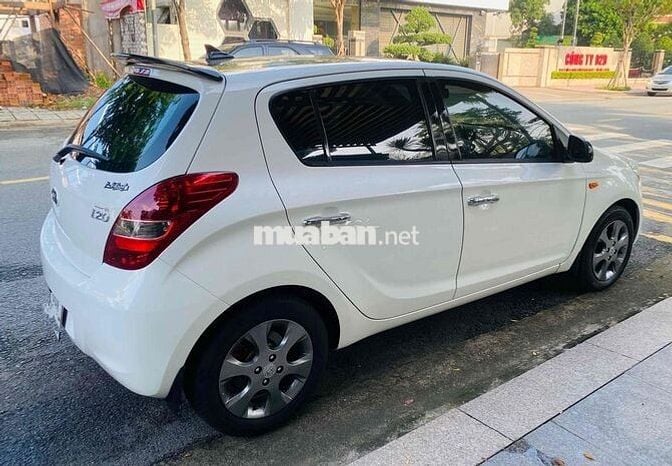 Hyundai i20 2011 1.4 AT - 62000 km