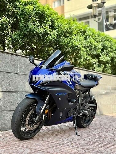 Yamaha R7