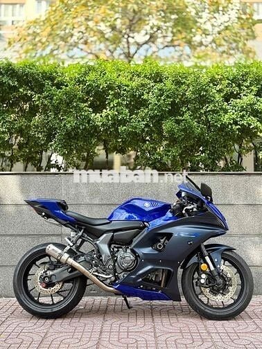 Yamaha R7