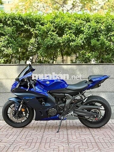 Yamaha R7