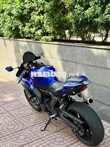 Yamaha R7