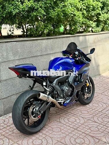 Yamaha R7
