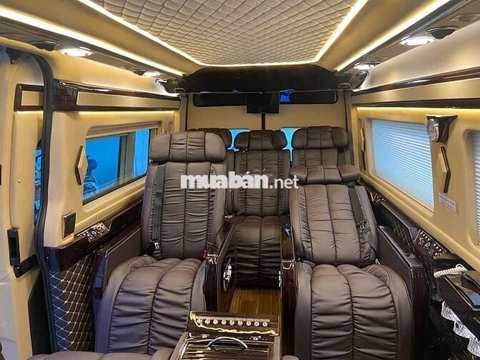 Bán xe Ford Transit 2021 Limousine màu đen
