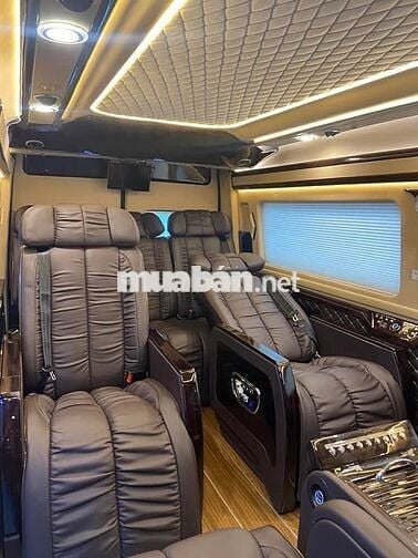 Bán xe Ford Transit 2021 Limousine màu đen