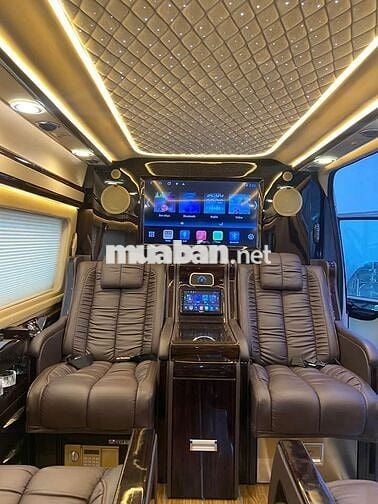 Bán xe Ford Transit 2021 Limousine màu đen