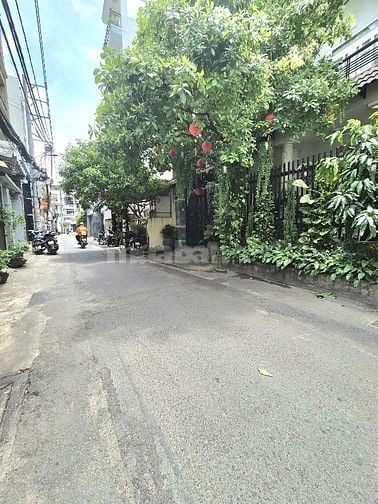 Hẻm nhựa 6m Lạc Long Quân 52m2 nhà 2 tầng chỉ 5.4 tỷ