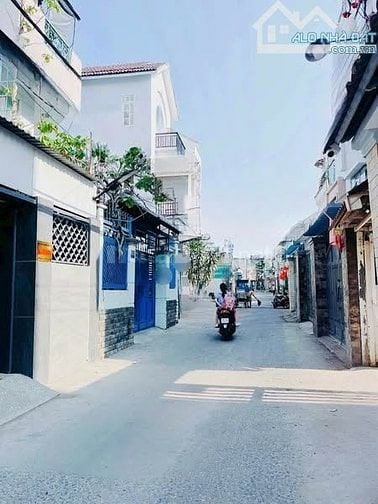 BÁN NHÀ C4 HẺM XE HƠI TRÁNH ĐƯỜNG 8, P. LINH TRUNG, TĐ. 90M2, 8.2 TỶ