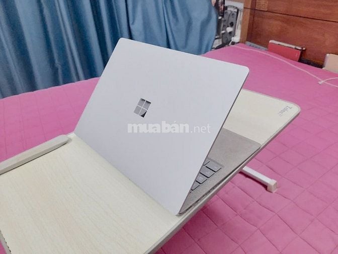 Surface Laptop1 i5. 8GB / 256GB 13.5 " Máy Nhật . Pin 94%