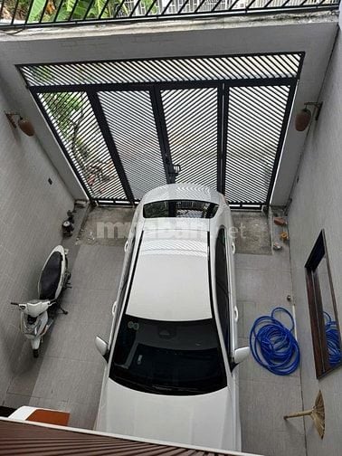Bán nhà 127m2 , đường xe hơi thông - giáp QL 13. Giáp TP. HCM