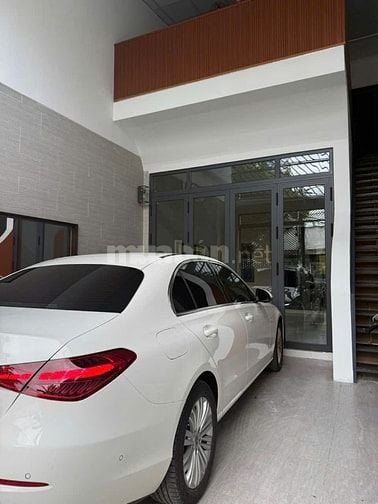 Bán nhà 127m2 , đường xe hơi thông - giáp QL 13. Giáp TP. HCM