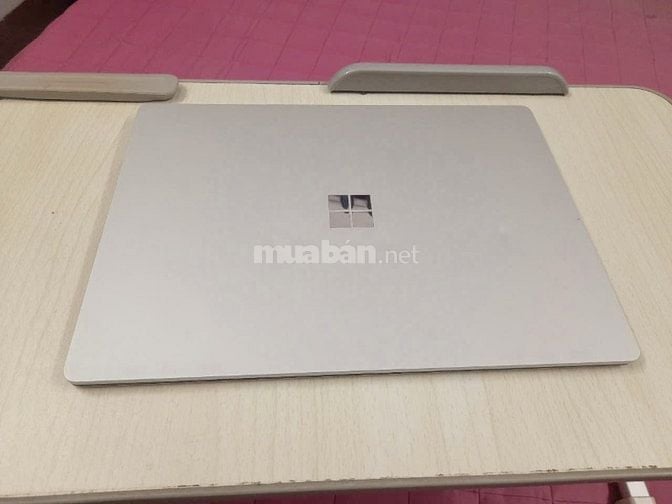 Surface Laptop1 i5. 8GB / 256GB 13.5 " Máy Nhật . Pin 94%