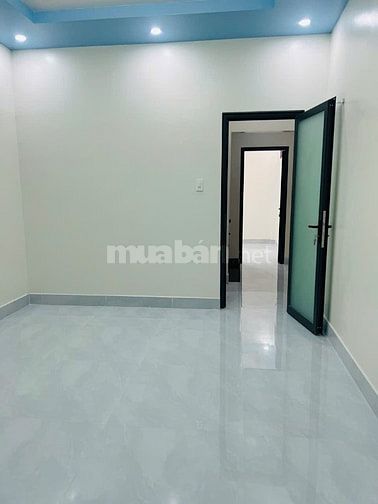 Mặt tiền Lạc Long Quân. Dt 4x16m 5 tầng mới