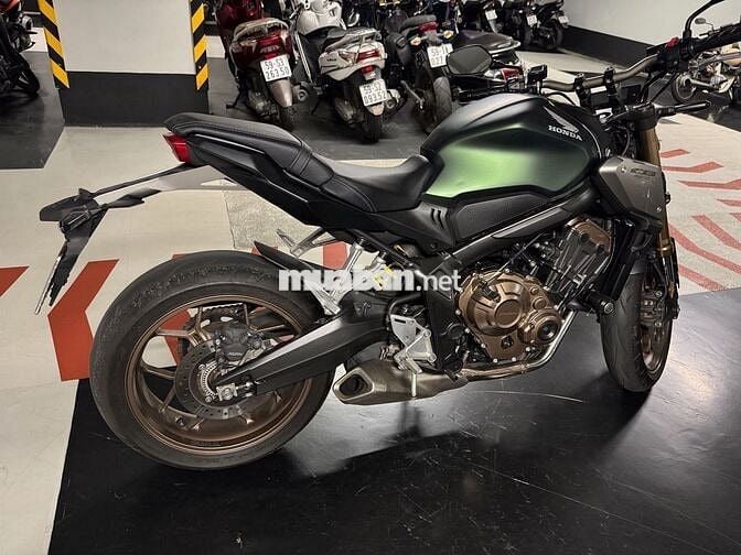 Dư dùng cần bán Honda CB650R 2022 Odo <5000Km BSTP