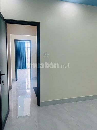 Mặt tiền Lạc Long Quân. Dt 4x16m 5 tầng mới