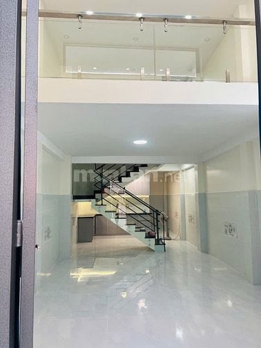 Mặt tiền Lạc Long Quân. Dt 4x16m 5 tầng mới