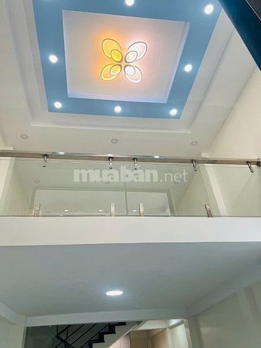 Mặt tiền Lạc Long Quân. Dt 4x16m 5 tầng mới