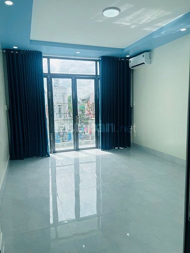 Mặt tiền Lạc Long Quân. Dt 4x16m 5 tầng mới