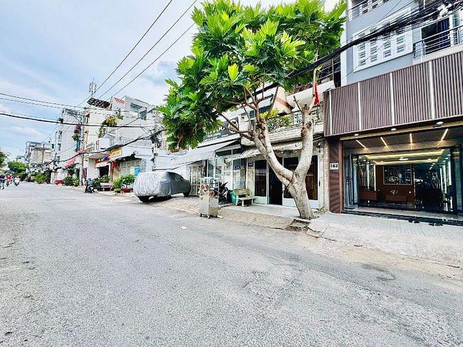Nhà 3 lầu tuyệt đẹp Cao Cấp Mặt tiền kinh doanh Đường Số 4, P16, GV