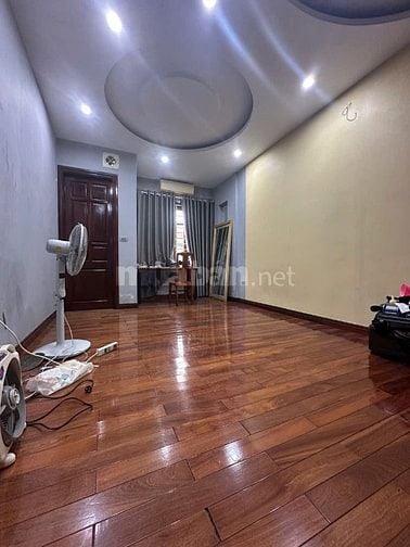 Nhà đẹp cho thuê ngõ 726 đường láng