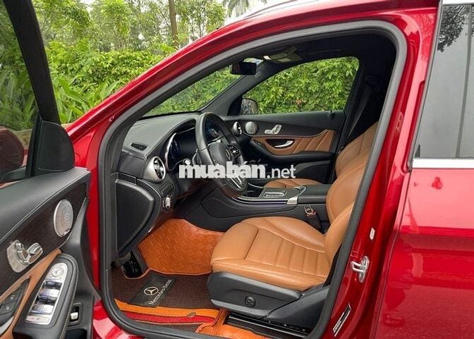 Chính chủ bán GLC 300 4MATIC 2020 như mới