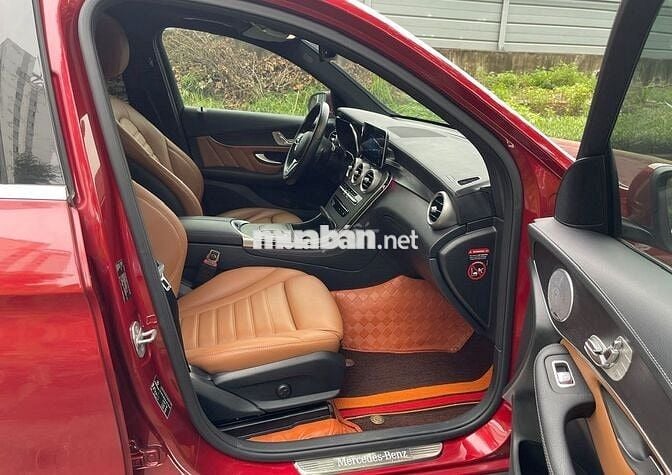 Chính chủ bán GLC 300 4MATIC 2020 như mới