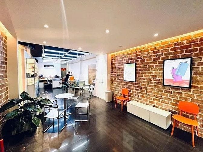 MẶT TIỀN 5,2M X 18M - VỊ TRÍ ĐẮC ĐỊA TRUNG TÂM QUẬN 10 - GIÁ TỐT 35TR